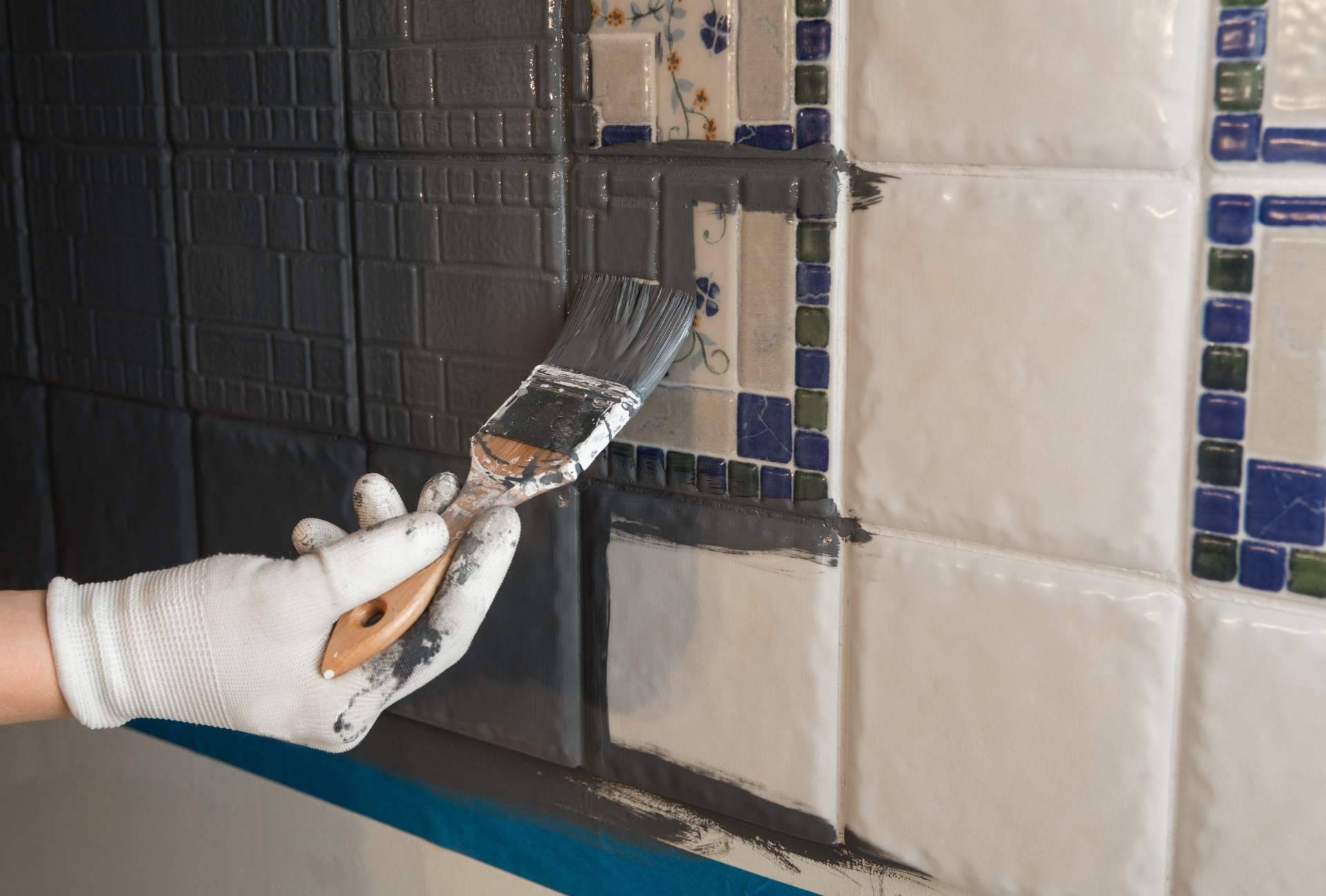 Cómo pintar los azulejos del baño la cocina con los esmaltes adecuados