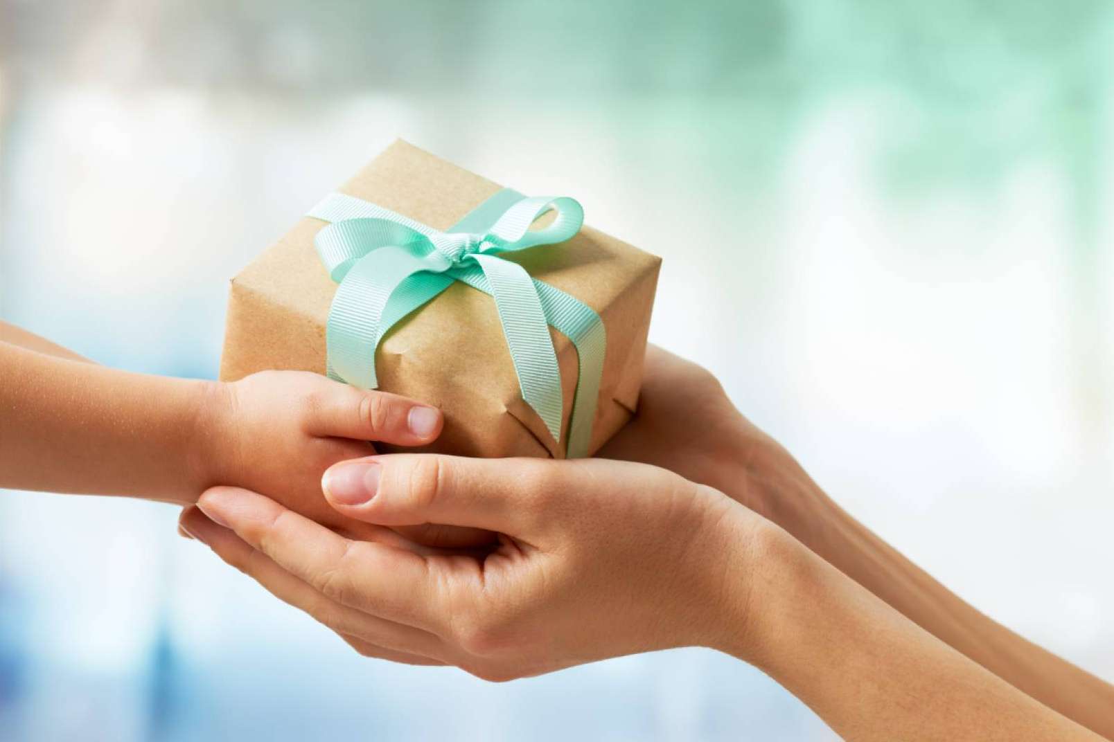 El error de gastar mucho para acertar con un regalo; así lo desmienten los expertos