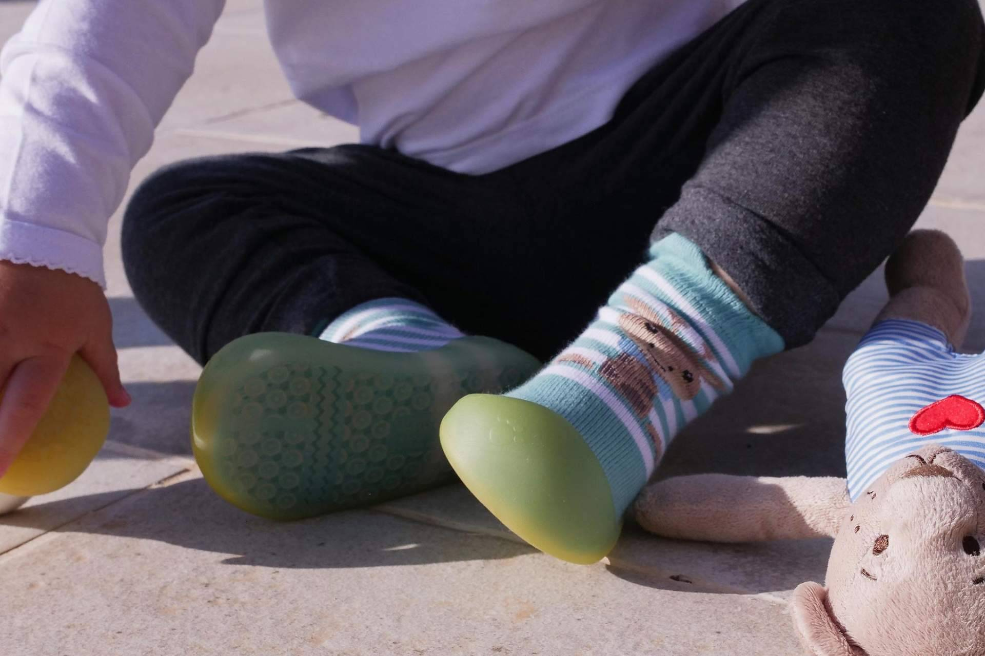 Zapatos barefoot para primeros pasos; guía definitiva para elegir calzado infantil