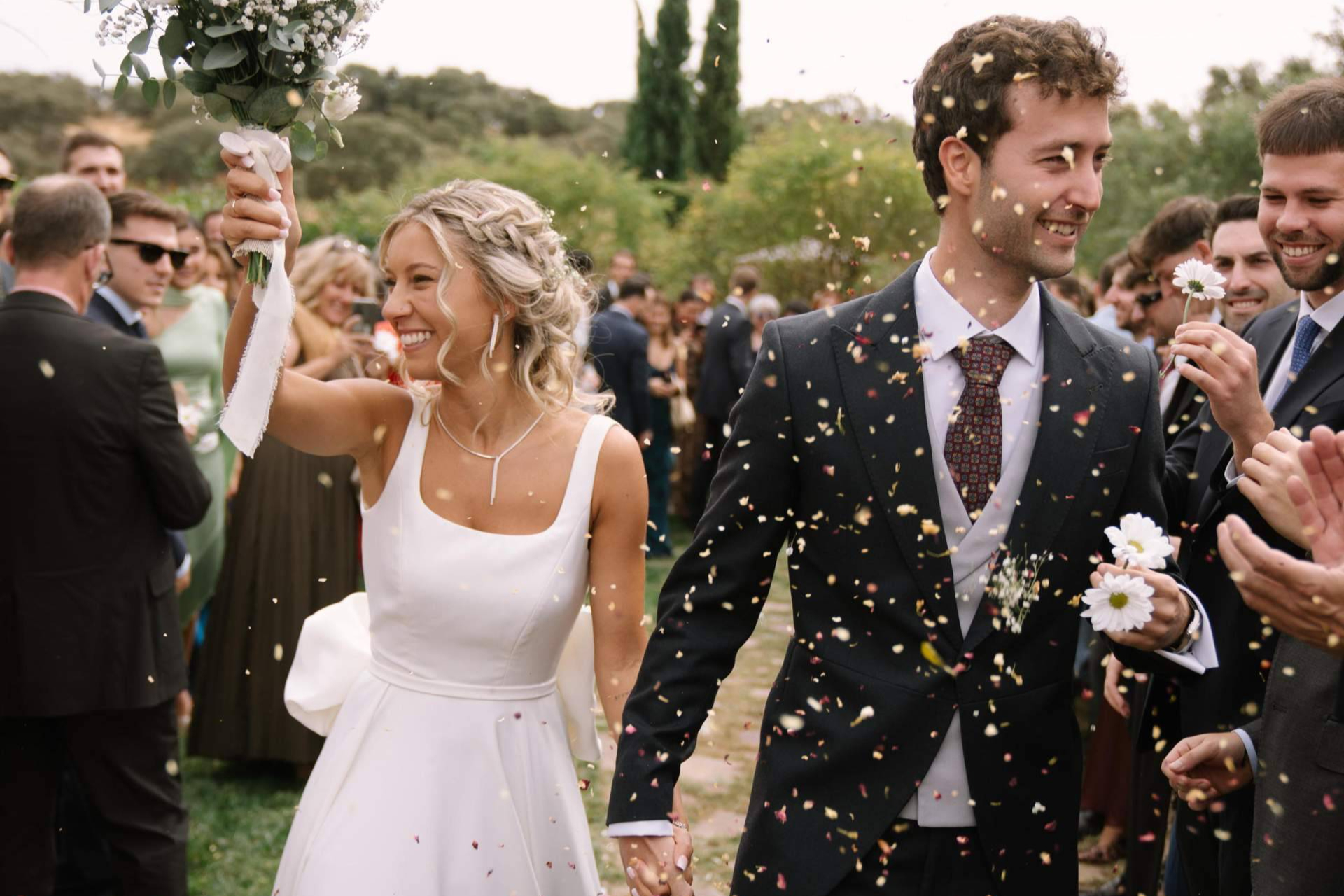 Cuando un vestido de novia cuenta una historia; diseño a medida y artesanía